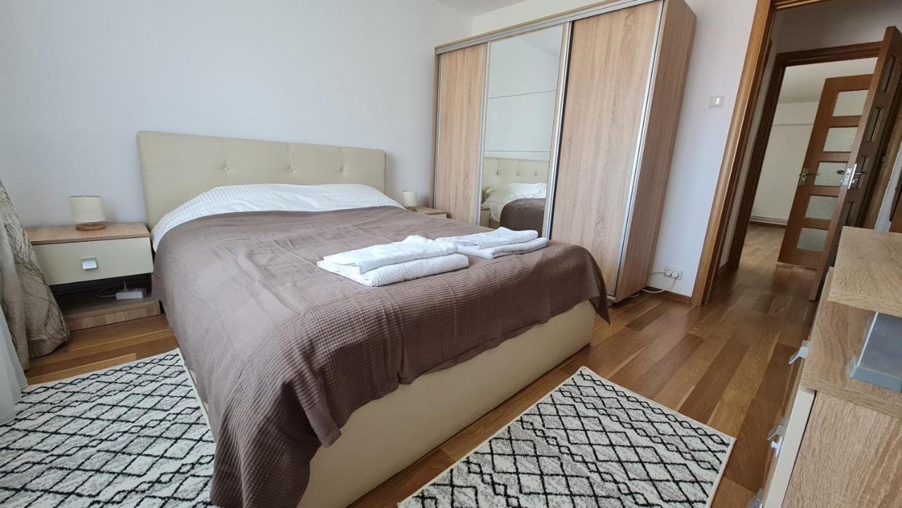 Vs Central Apartment Otopeni Buitenkant foto